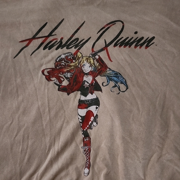 Batman Beige Harley Quinn Crop Top - Picture 3 of 6